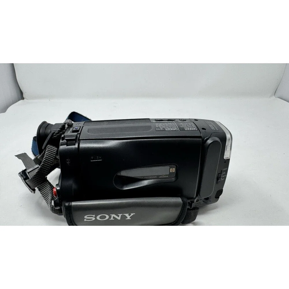 Sony Handycam CCD-TR86 8mm 30 X Digital Zoom Handheld Video Camera Parts Only!